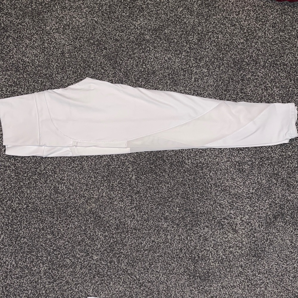 White aerie workout leggings with pockets and sheer fabric on the lower legs